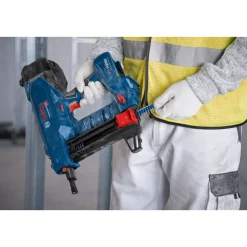 Akkubetoninaulain Bosch Professional GNB 18V-38 18V 2x4,0Ah ProCore-akuilla + XL-Boxx