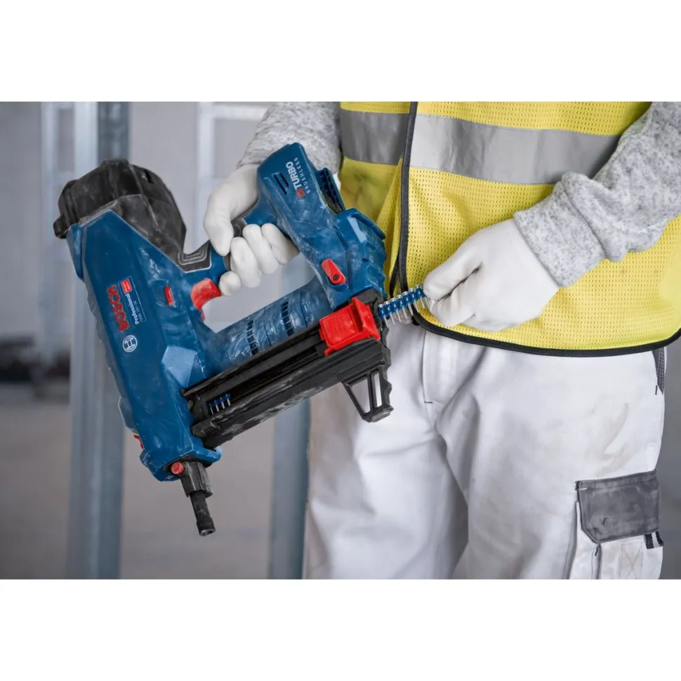 Akkubetoninaulain Bosch Professional GNB 18V-38 18V 2x4,0Ah ProCore-akuilla + XL-Boxx