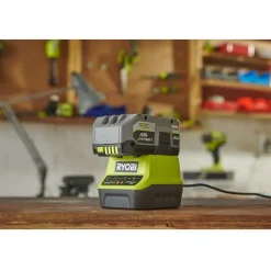 Akku+laturi Ryobi ONE+ RC18120-140X 18V 4,0 Ah akulla