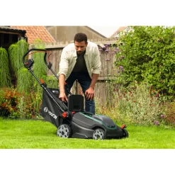 Akkuruohonleikkuri Bosch Rotak 18V2-43 2x18V 2x4,0 Ah akuilla