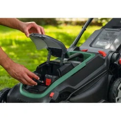 Akkuruohonleikkuri Bosch Rotak 18V2-43 2x18V 2x4,0 Ah akuilla
