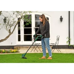 Akkutrimmeri Bosch EasyGrassCut 18V-230 Durablade 18V 2,0 Ah akulla