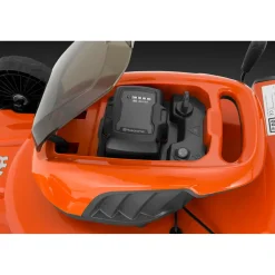 Itsevetävä akkuruohonleikkuri Husqvarna LC 142iS 36V 4,0 Ah akulla