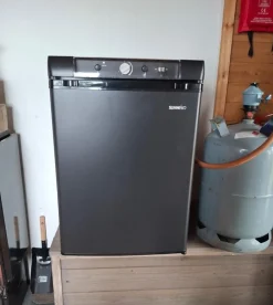 Kaasujääkaappi Sunwind Ventus 60TC, 48cm, 46 l, musta