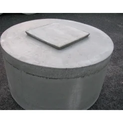 Kaivonkannen betoniluukku