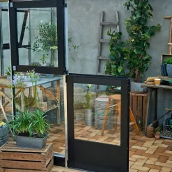 Kasvihuone Veranda 12,9m², antrasitmusta alumiinirunko, turvalasit ja kennokatto