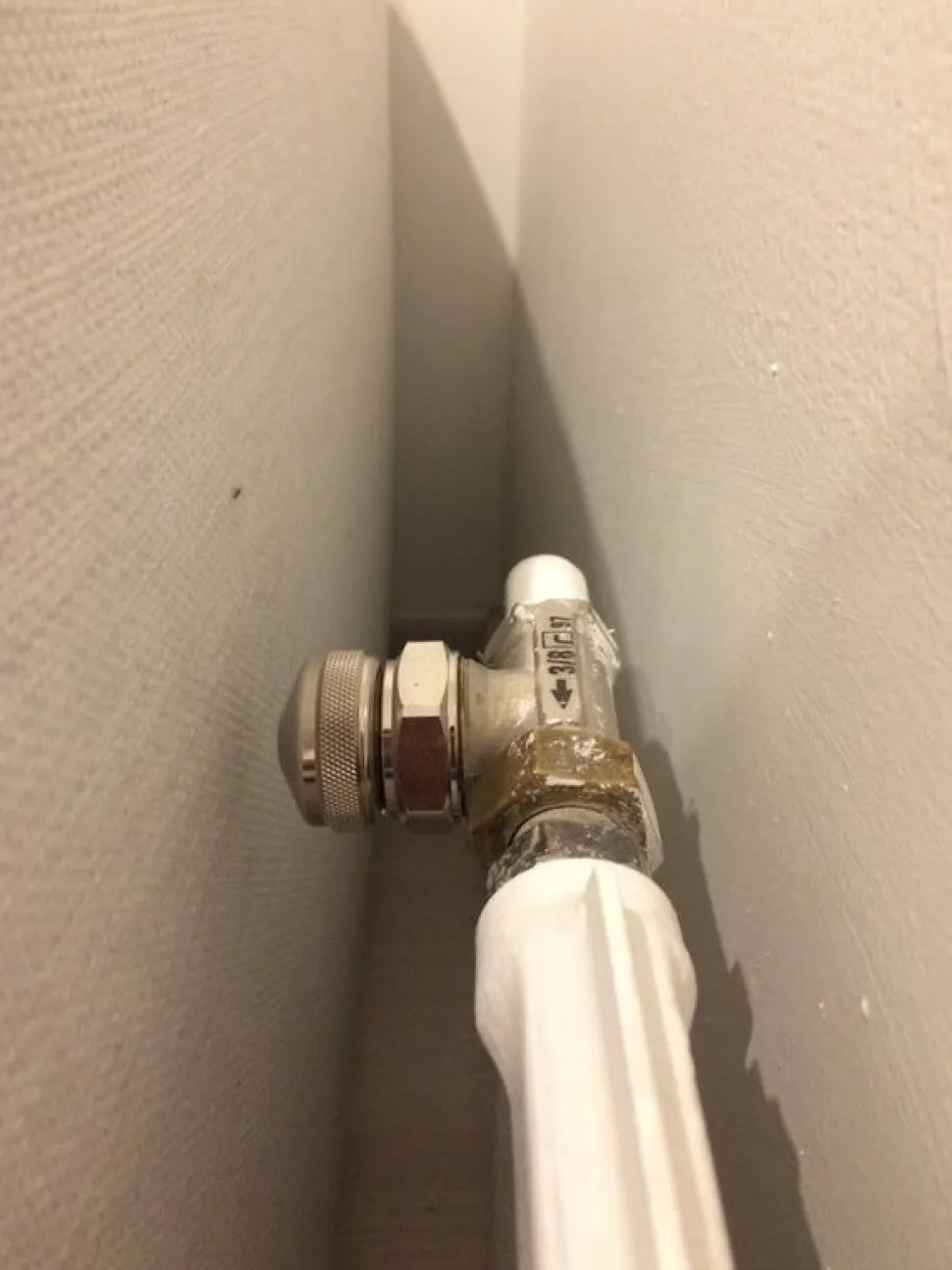 Käsikäyttöpyörä patteriventtiiliin Oras 446500 metalli