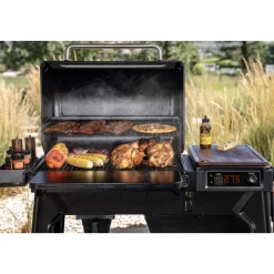 Pellettigrilli Traeger Woodridge, musta