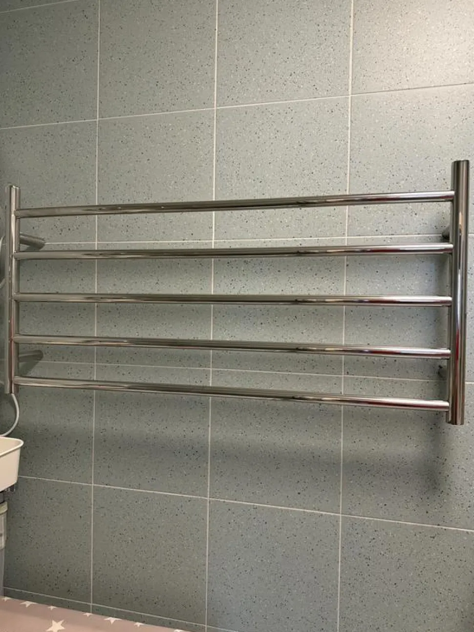 Pyyhekuivain Smedbo Dry sähkölämmitteinen 1000x489 syvyys 112 mm