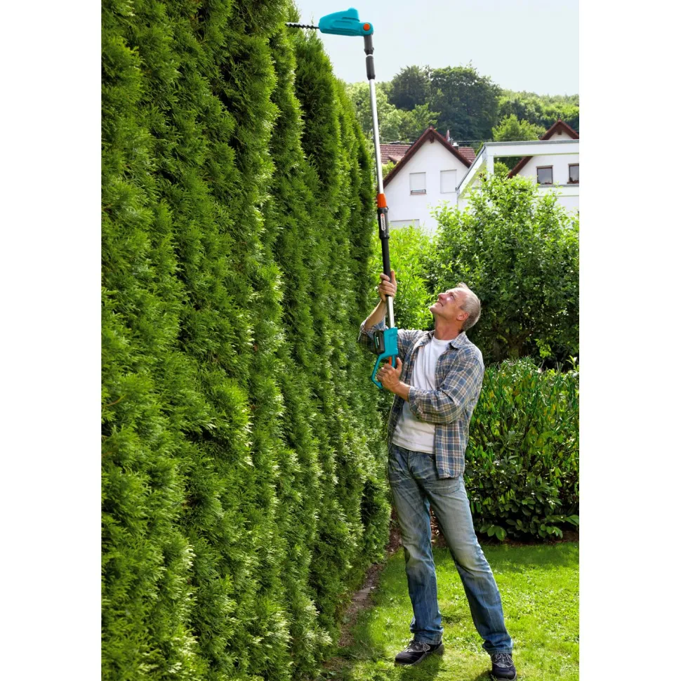 Teleskooppivartinen akkupensasleikkuri Gardena THS Li-18/42 18V 2,0 Ah akulla