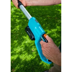 Teleskooppivartinen akkupensasleikkuri Gardena THS Li-18/42 18V 2,0 Ah akulla