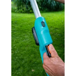 Teleskooppivartinen akkupensasleikkuri Gardena THS Li-18/42 18V 2,0 Ah akulla