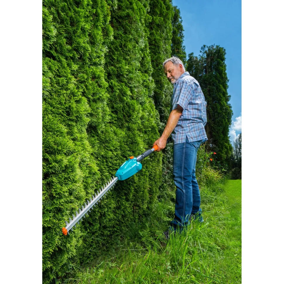 Teleskooppivartinen akkupensasleikkuri Gardena THS Li-18/42 18V 2,0 Ah akulla