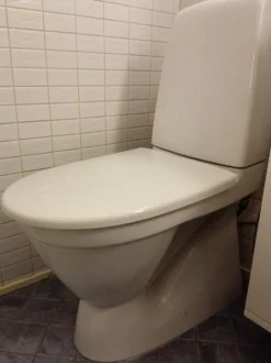 WC-istuin Gustavsberg Nautic 1500 Hygienic Flush kaksoishuuhtelu piilo S-Lukko + istuinkansi Nautic 9M24
