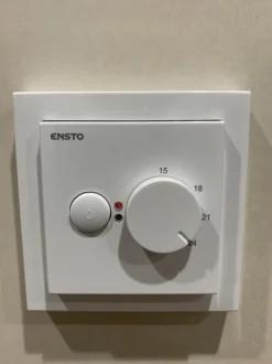 Yhdistelmätermostaatti Ensto ECO16BT-IM-084 16A IP30 U valkoinen